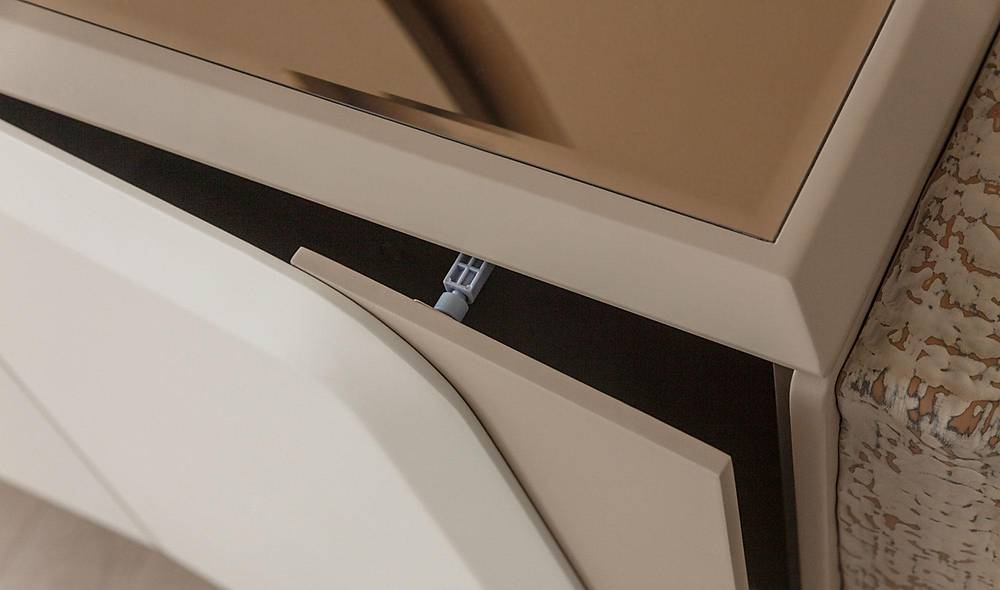 Naples Tv Unit