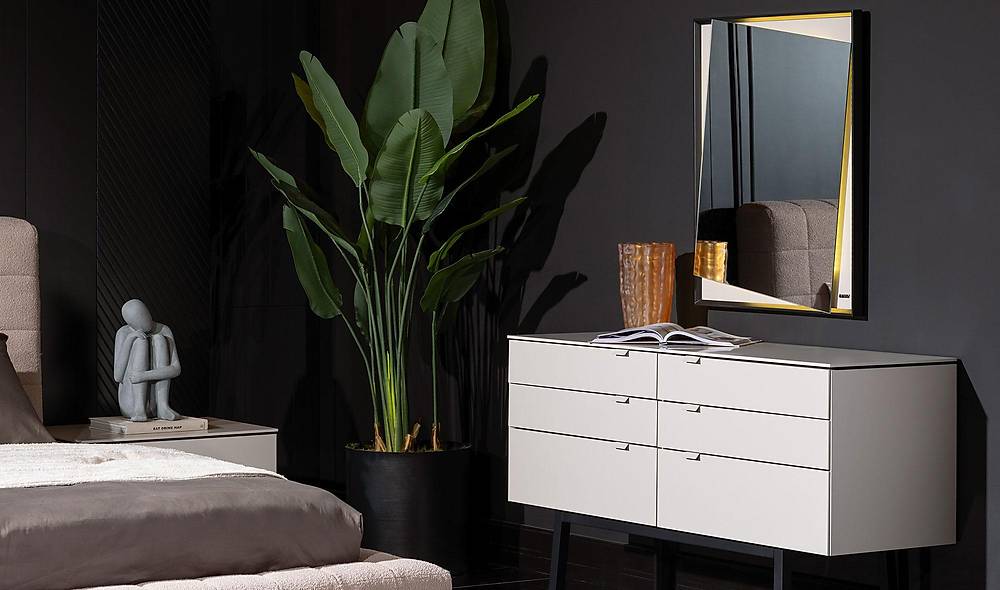 Berlin Dresser