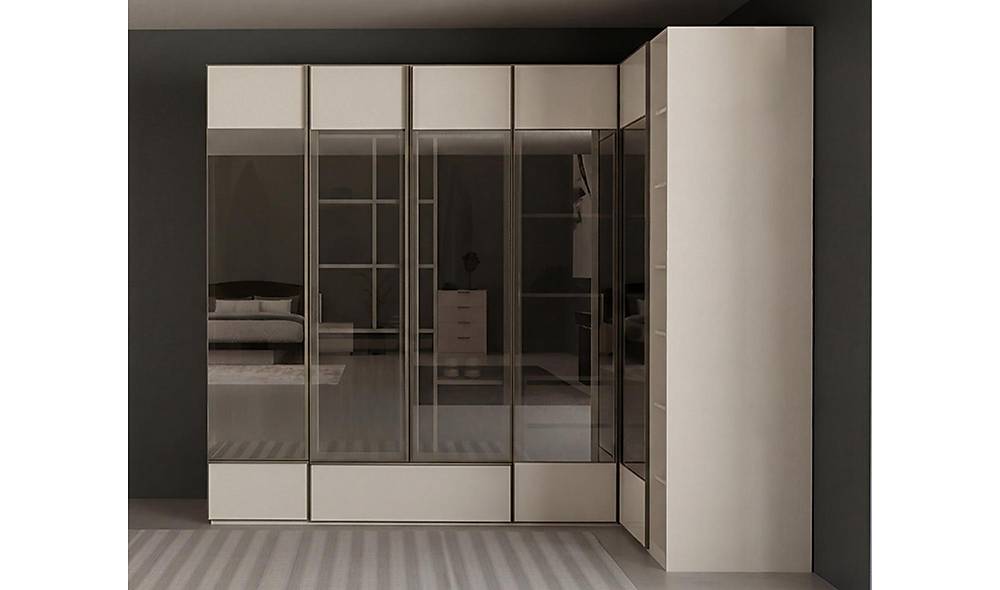 Sunny Base Bedroom - Corner Wardrobe