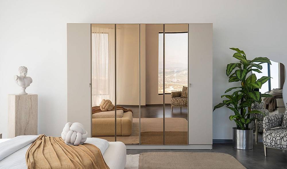 Levante Base Bedroom