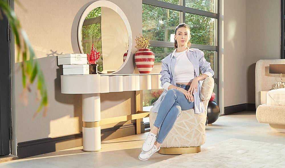 Dovita Dresser