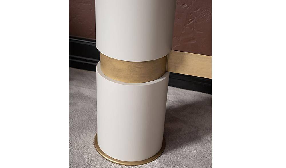 Dovita Dresser