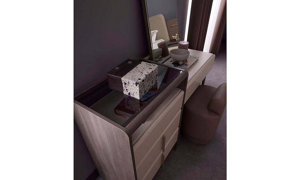 Nigozi Dresser