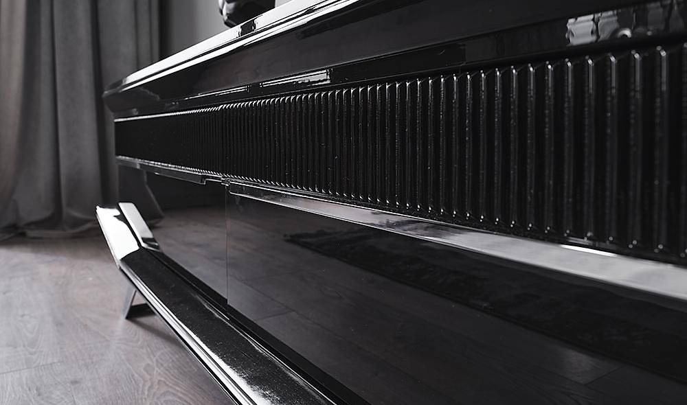 Clara Black Silver Dining Room