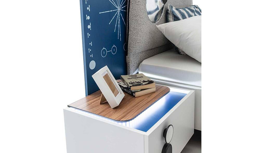 Nept�n Bedstead and Headboard