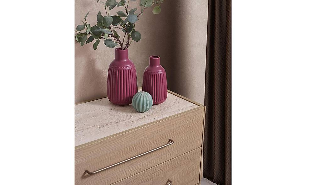 Noir Dresser