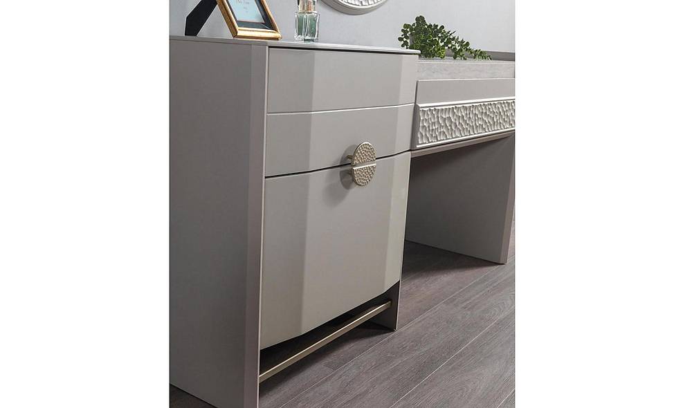 Hari Dresser