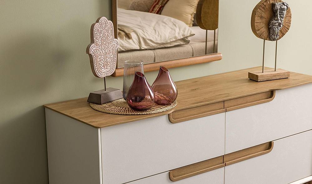 Mercure Dresser