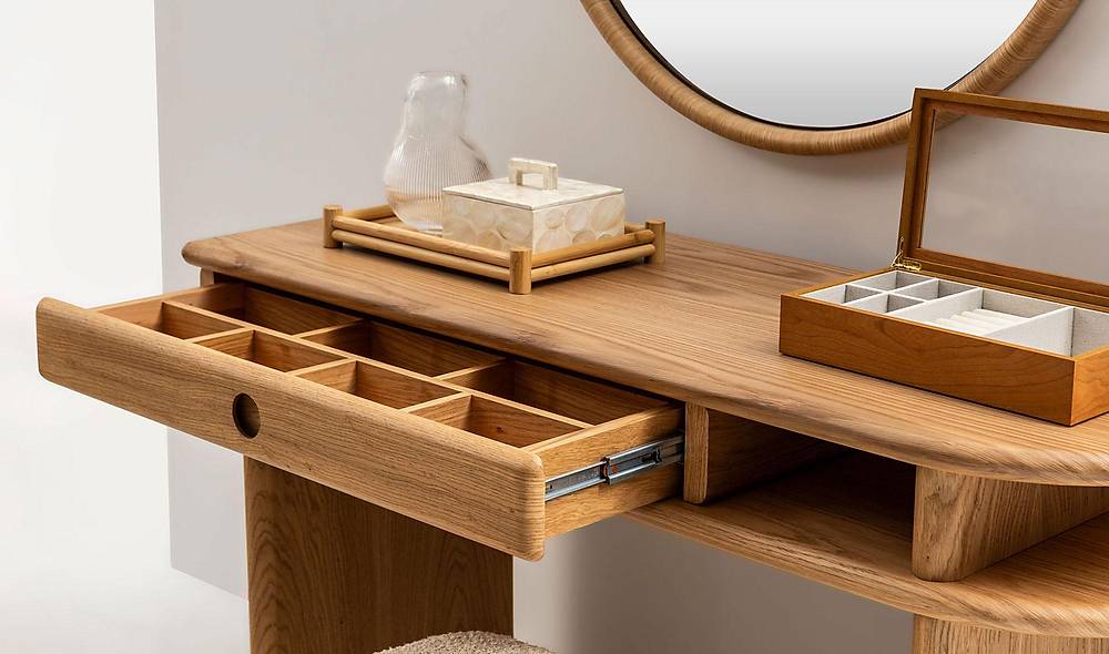 Handy Make-Up Table