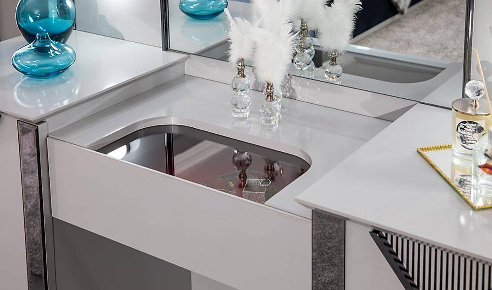 Leonis Dresser