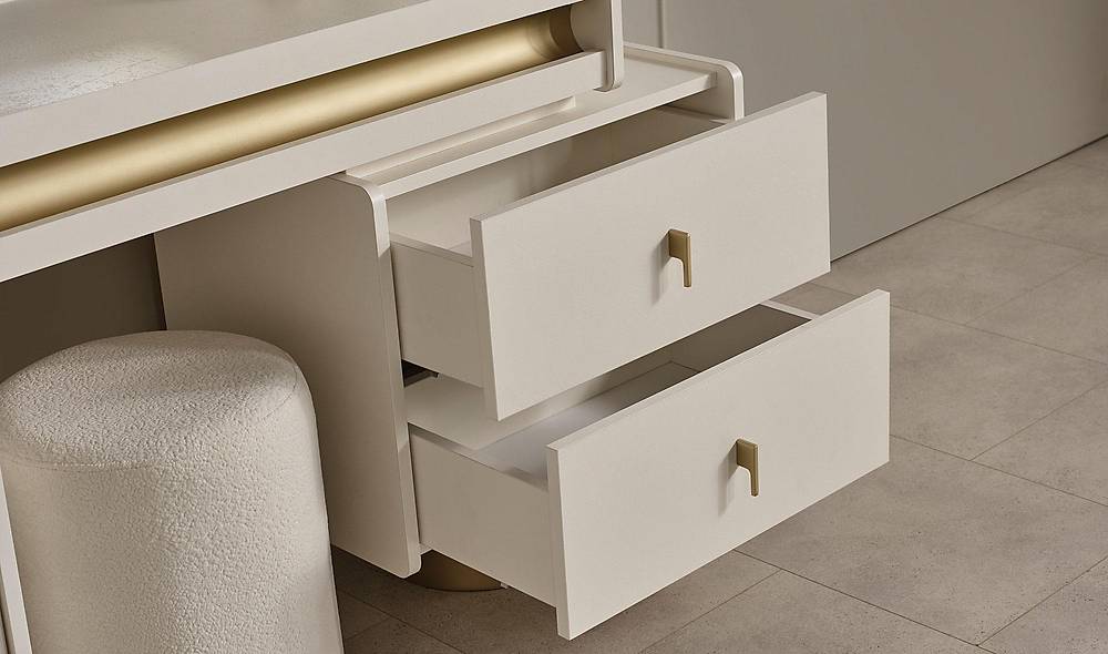Hennes Bedroom - 6 Door