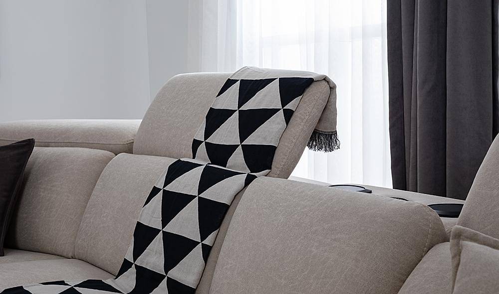 Dat�a Corner Set With Motor