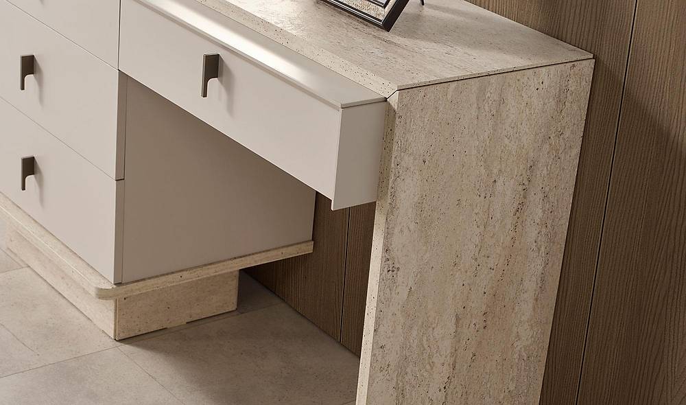 Stella Dresser