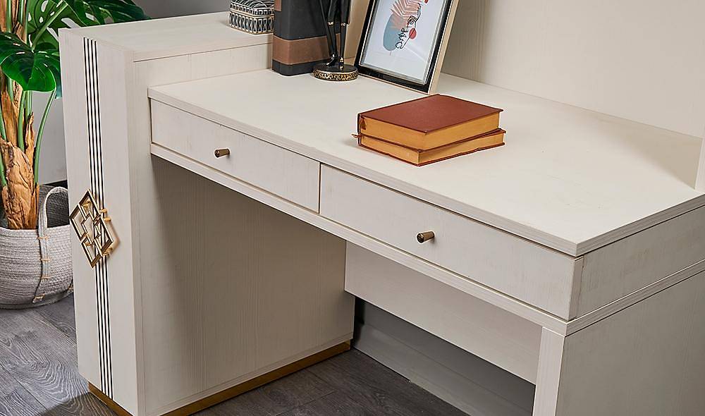 Fashion Study Desk