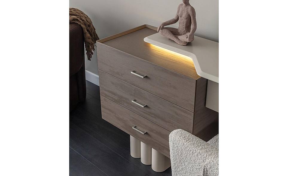 Ottovia Dresser