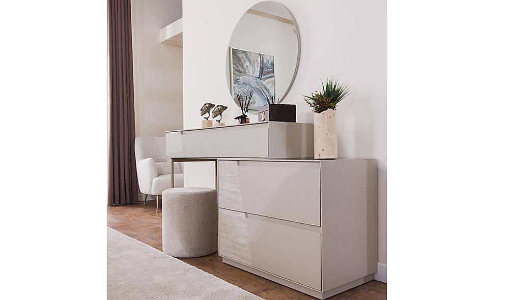 Taura Bedroom