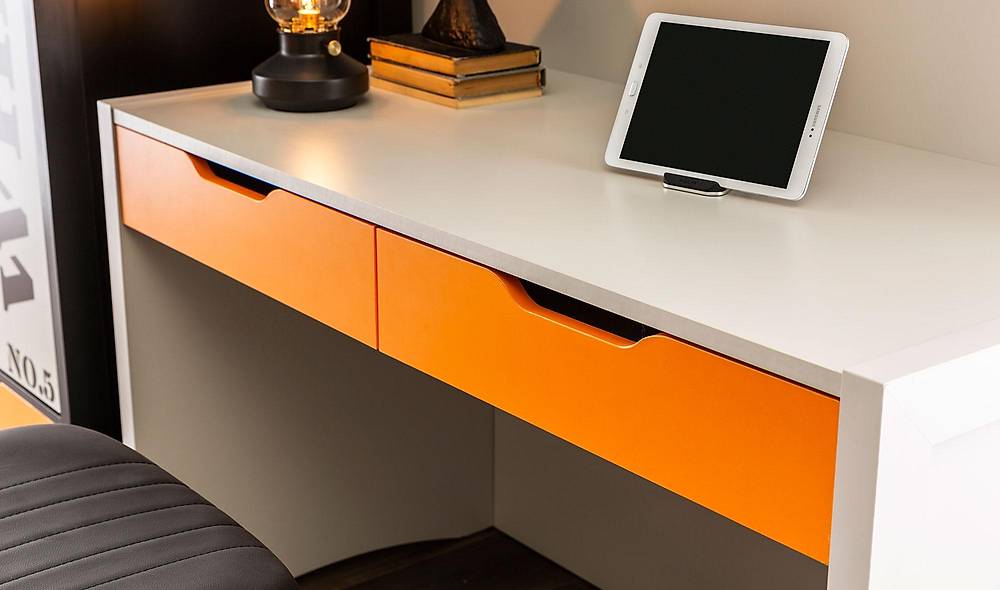 Zelis Study Desk
