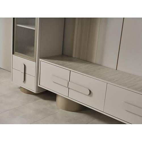 Louvre-AYV Tv �nitesi