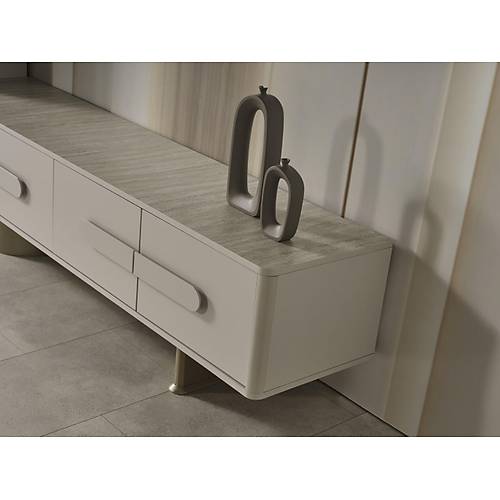 Louvre-AYV Tv �nitesi