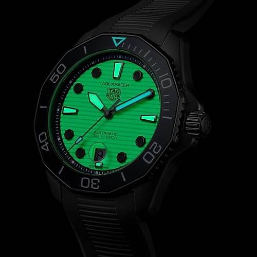 TAG Heuer Aquaracer Nightdiver WBP201D.FT6197 Erkek Kol Saati