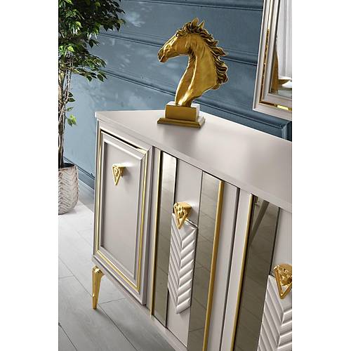 Z�mr�t Dining Room