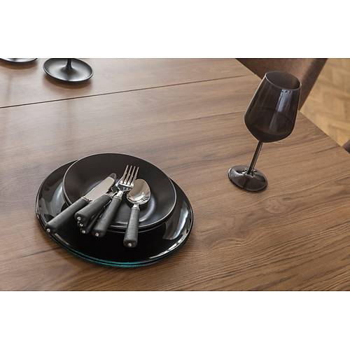 �lke Dining Room