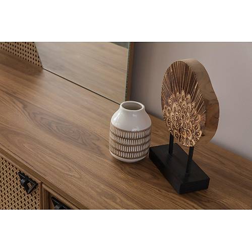 �lke Dining Room