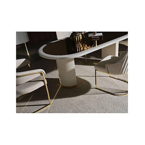 Gucci Lux Ecru Table Ultra Chair Set