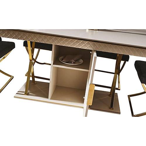 Ven�s Plus Dining Room