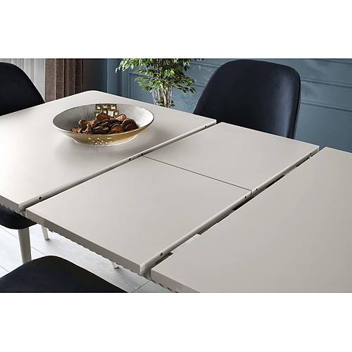 Z�mr�t Dining Room