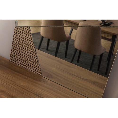 �lke Dining Room