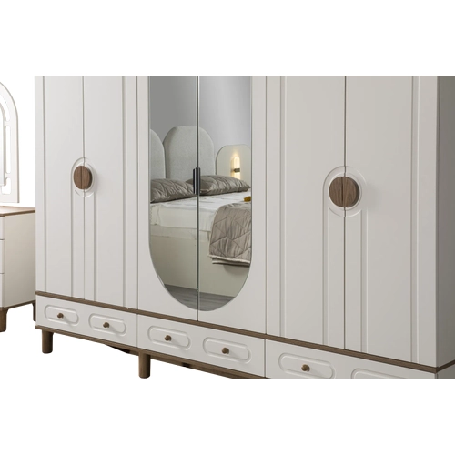 Linda Bedroom