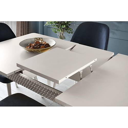Z�mr�t Dining Room