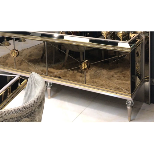 A�iyan Dining Room