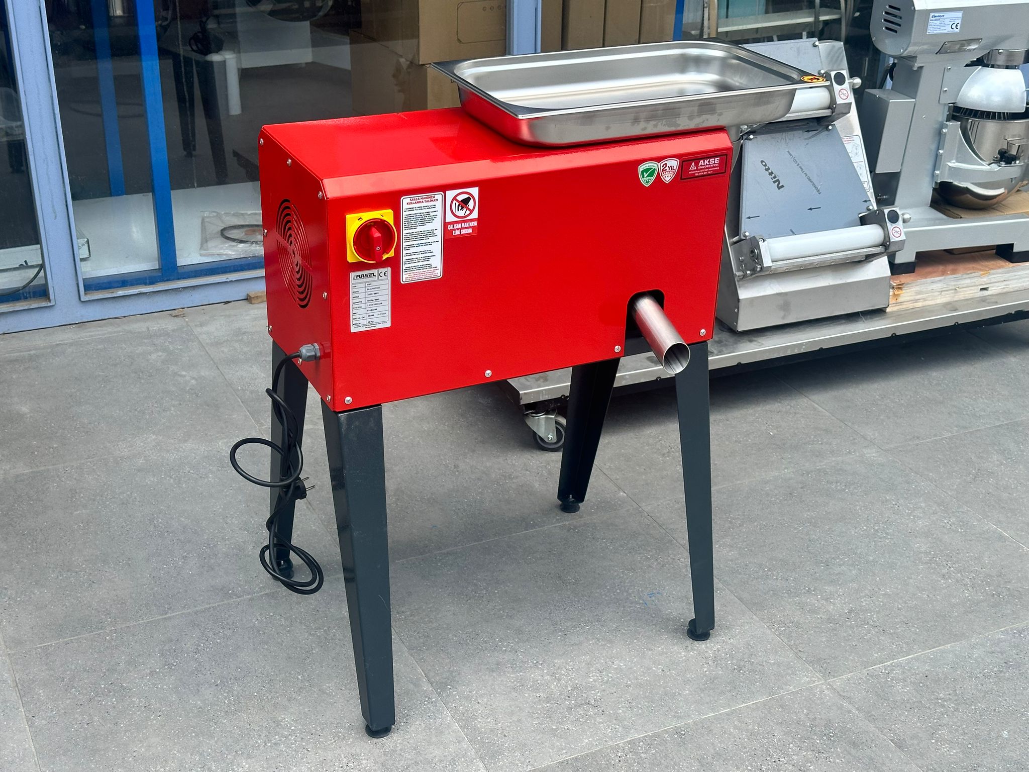 Arsel Ayaklı Domates Biber Salça Çekme Makinesi 3 HP 220V 800 Kg