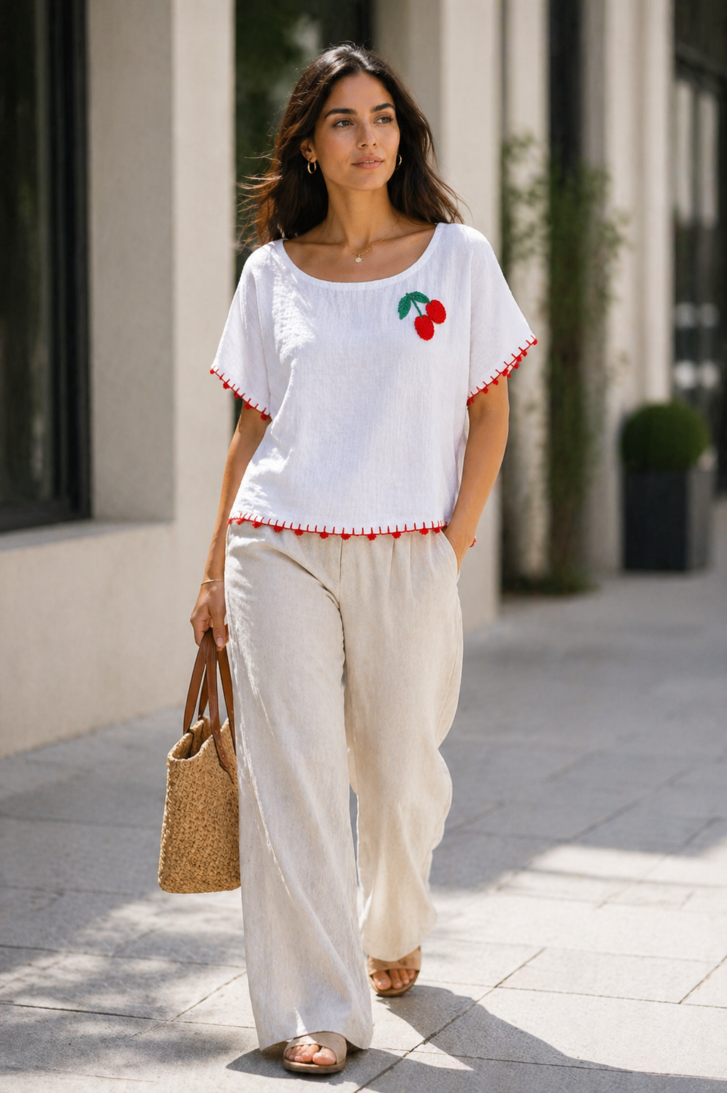 Muslin bluz, % 100 pamuklu, beyaz, iç göstermez  kenarı el işi düşük kol