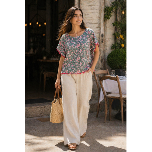 Muslin bluz, % 100 pamuklu, �i�ekli, i� g�stermez  kenar� el i�i d���k kol