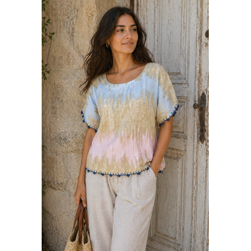 Muslin bluz, % 100 pamuklu, batik desen, i� g�stermez  kenar� el i�i d���k kol