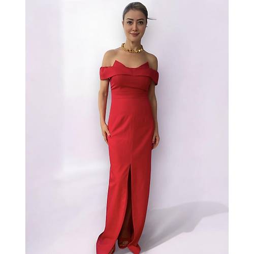 VALENTINA KIRMIZI OMZU AIK YIRTMALI UZUN ABYE