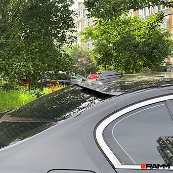 BMW G30 TAVAN SPOYLER PARLAK  KARBON