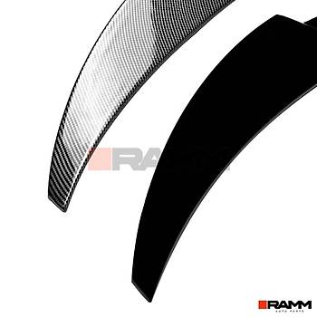 BMW E90 M4 BAGAJ SPOLER PANO BLACK