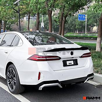 BMW G60 BAGAJ SPOLER  PARLAK  SYAH