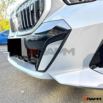BMW G60 G61 I5 M SPORT 2024+  N TAMPON BIAI SA-SOL PARLAK  SYAH