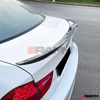 BMW E90 BAGAJ M4 SPOLER PARLAK KARBON
