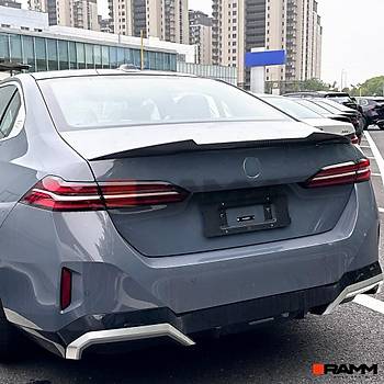 BMW G60 M4 BAGAJ SPOLER  PARLAK  KARBON