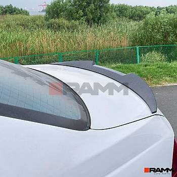 BMW E90 BAGAJ M4 SPOLER PARLAK KARBON