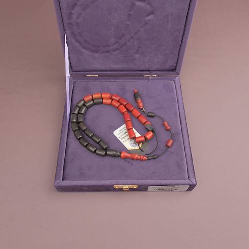 Black Wood ve K�rm�z� Sandal A�ac� Usta ��i �mzal� Kaps�l Kesim 9x13mm Tesbih