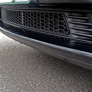 Tesla Model Y n Tampon Ortasna Taklan Izgara, Mat Siyah Renk
