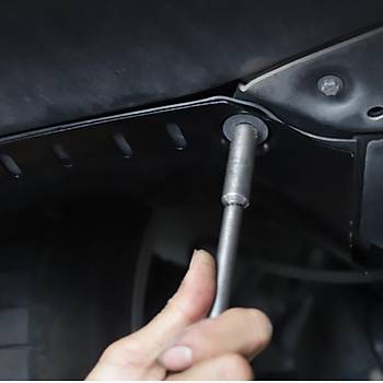 Tesla Model Y Soutma Borusu in Alt Koruma Plaka Seti, (Delmek Gerekmeyen Montaj)