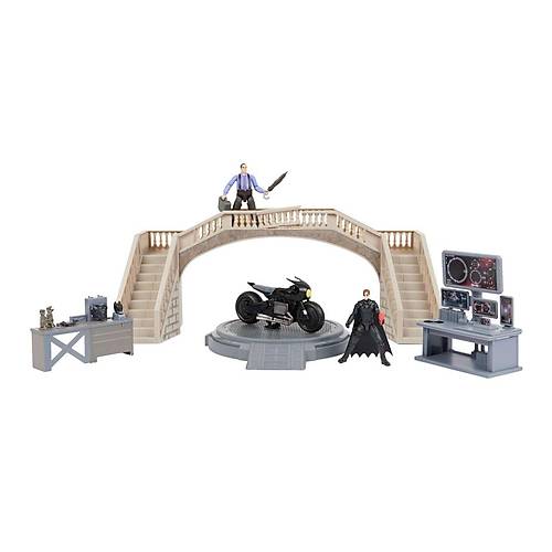 1068398 Batman Batcave Film Anlar� 1 ara� + 2 fig�r -Spinmaster